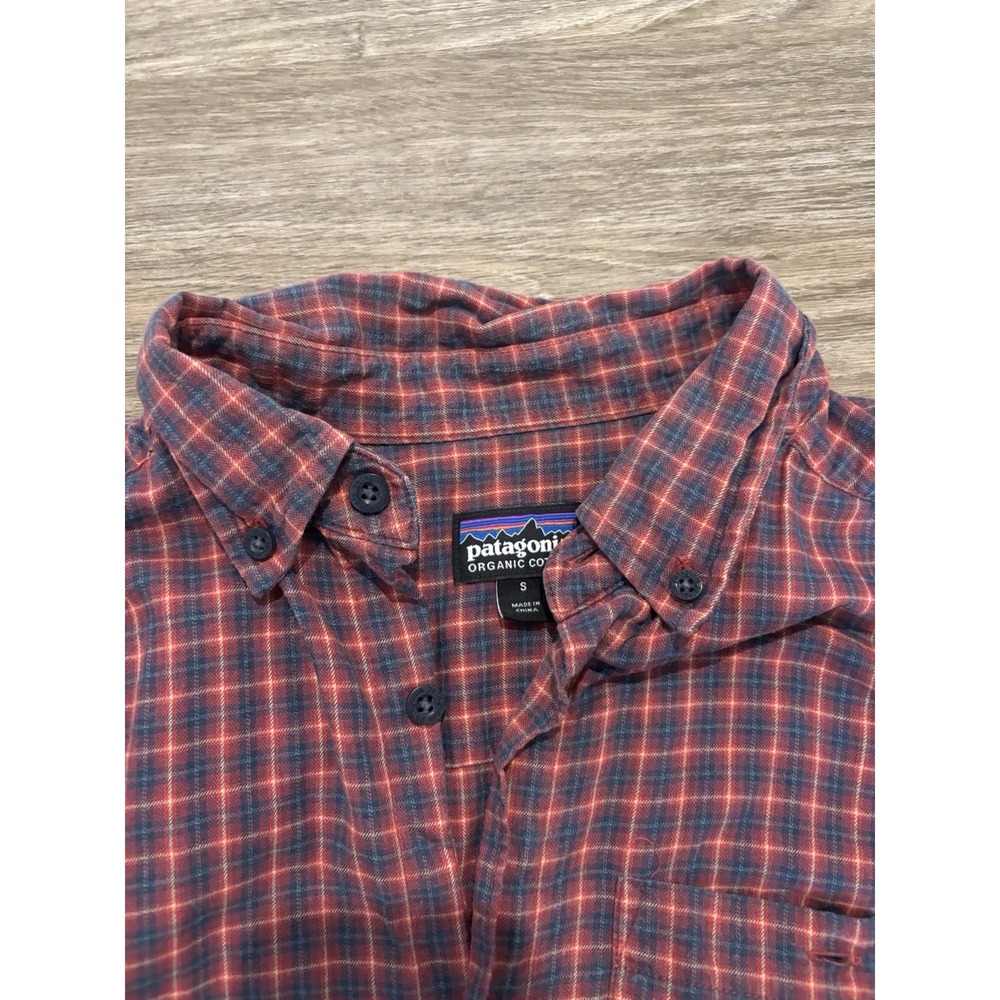 Patagonia Men's Plaid Organic Cotton Red Blue Button Down Shirt Small - Picture 2 of 3